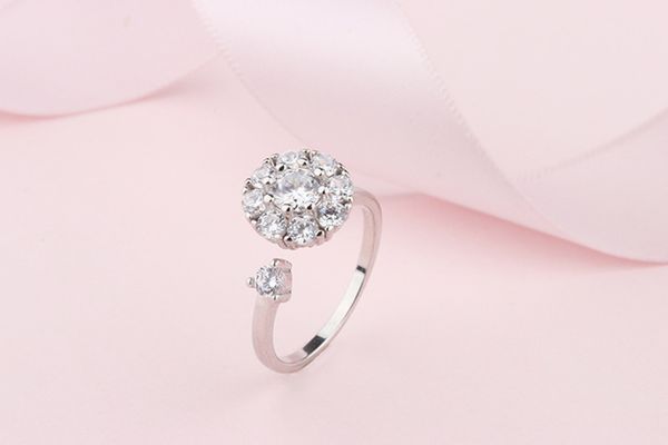 selling exquisite new fashion creative rotatable ring silver open ring, Golden;silver
selling exquisite new fashion creative rotatable ring silver open ring, Golden;silver