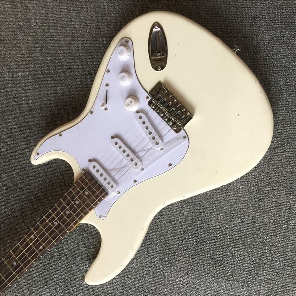 new electric guitar groove fan-shaped fingerboard basswood body, can be customized
new electric guitar groove fan-shaped fingerboard basswood body, can be customized