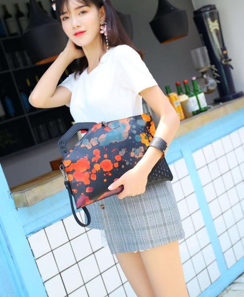 new style men's hand bag women's envelope bag cool messenger fashion graffiti printed
new style men's hand bag women's envelope bag cool messenger fashion graffiti printed