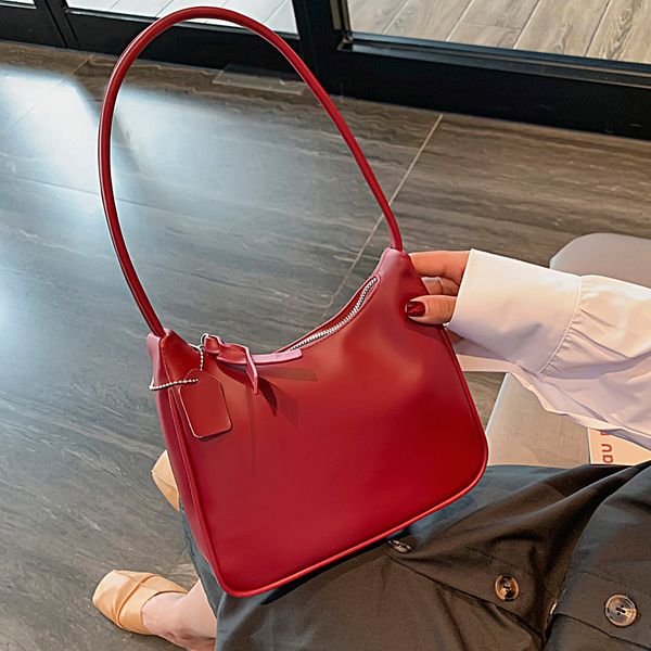 женщины 2019 осень и зима pu кожаные сумки solid color pattern сумка плеча повседневный твердые дамы малый посланник сумки
женщины 2019 осень и зима pu кожаные сумки solid color pattern сумка плеча повседневный твердые дамы малый посланник сумки