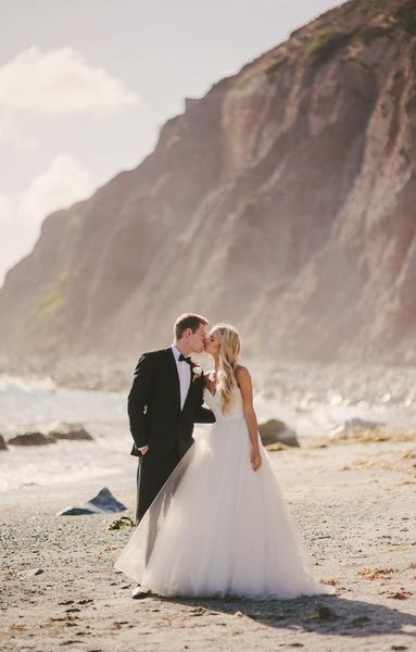 2019 beach wedding dresses bridal gowns with spaghetti straps a line summer wedding gowns with belt lace bodice tulle long party dress 479, White
2019 beach wedding dresses bridal gowns with spaghetti straps a line summer wedding gowns with belt lace bodice tulle long party dress 479, White