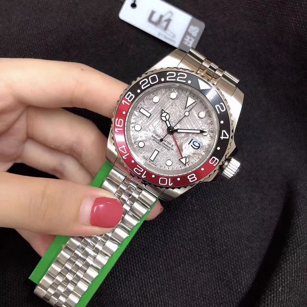 U1 Завод Автоматический механический GMT Черный Красный вращающийся ободок Метеорит циферблат Большой Дата сапфировое стекло 40MM Мужские Юбилейные часы Наручные часы
U1 Завод Автоматический механический GMT Черный Красный вращающийся ободок Метеорит циферблат Большой Дата сапфировое стекло 40MM Мужские Юбилейные часы Наручные часы