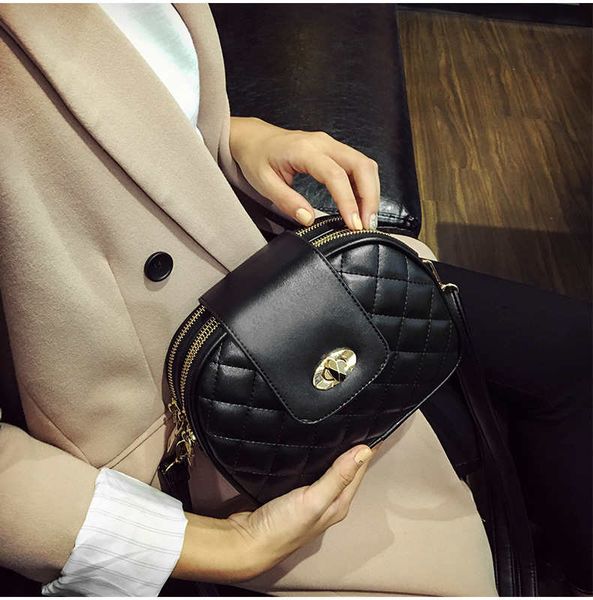 women designer shoulder bags fashion new arrival handbags small solid color lady bags soft female cross body bags with zipper
women designer shoulder bags fashion new arrival handbags small solid color lady bags soft female cross body bags with zipper