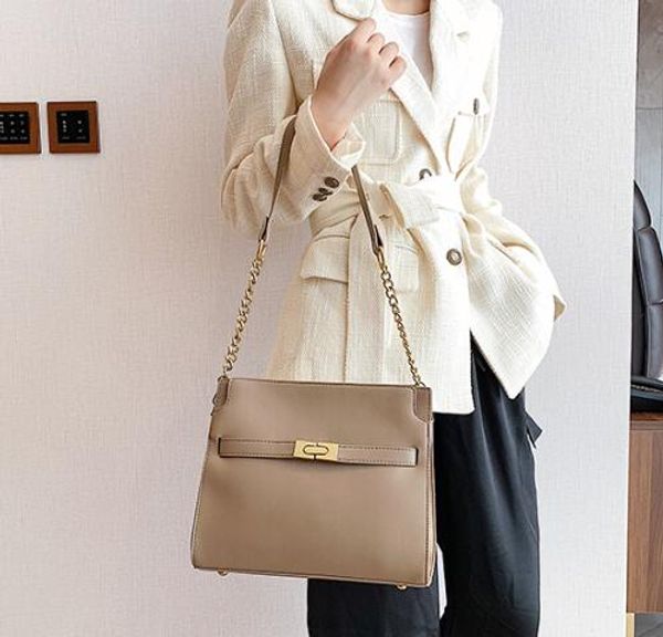 designer women handbag luxury lady large capacity retro chain crossbody bags fashion two shoulder strap cow7
designer women handbag luxury lady large capacity retro chain crossbody bags fashion two shoulder strap cow7