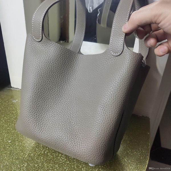 european classic luxury style lady's shoulder bag relief decorati fishone bag leather mbucket hand bag leather 
european classic luxury style lady's shoulder bag relief decorati fishone bag leather mbucket hand bag leather
