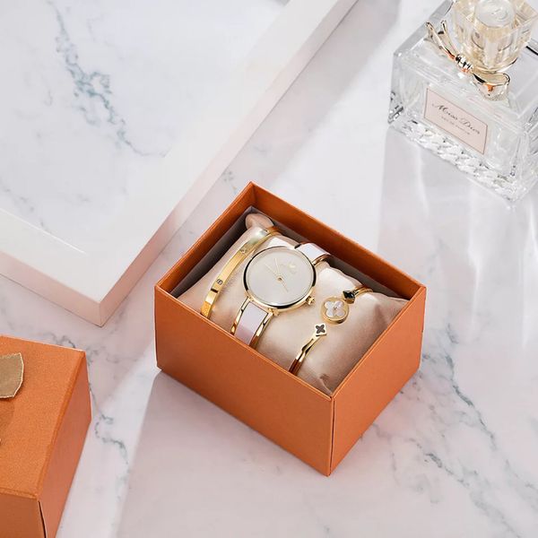 Новая Мода Элегантные Женские Часы Бриллиантовый Браслет 3 шт. Набор Роскошный Зо
Новая Мода Элегантные Женские Часы Бриллиантовый Браслет 3 шт. Набор Роскошный Зо