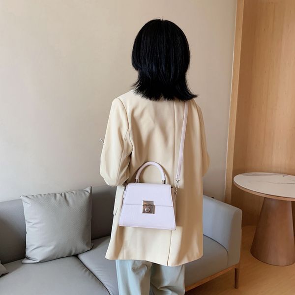 girl portable small square bag 2020 new quality stone pattern lock one shoulder tide bag casual diagonal women
girl portable small square bag 2020 new quality stone pattern lock one shoulder tide bag casual diagonal women