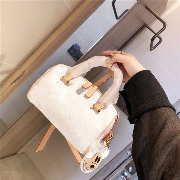 pillow bag design with color changing handbag, shoulder bag, messenger bag and pendant
pillow bag design with color changing handbag, shoulder bag, messenger bag and pendant