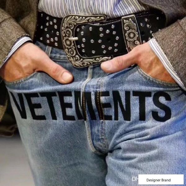 17fw vetements embroidered straight jeans men women couple fashion loose zipper trousers blue letters slogans casual jeans hflskz010
17fw vetements embroidered straight jeans men women couple fashion loose zipper trousers blue letters slogans casual jeans hflskz010