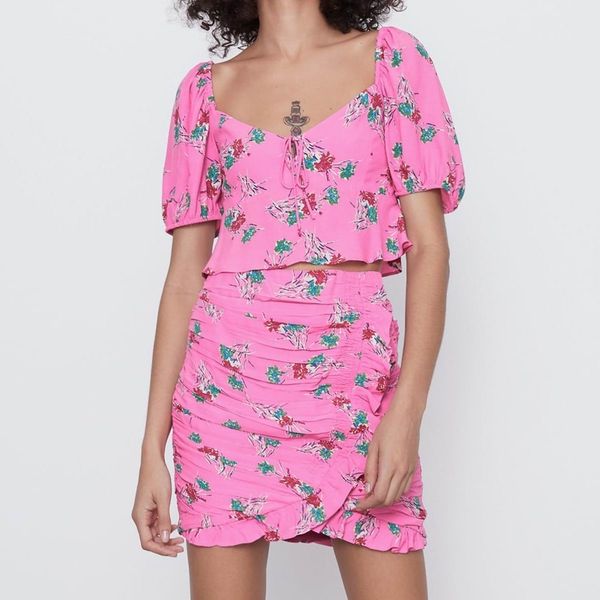 two piece dress women sets summer 2021 fashion florar print crop blouse and stylish mini skirt, White
two piece dress women sets summer 2021 fashion florar print crop blouse and stylish mini skirt, White