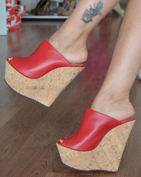 selling platform wedge sandals red high heel mules peep toe summer shoes woman super high slippers black 35-42
selling platform wedge sandals red high heel mules peep toe summer shoes woman super high slippers black 35-42