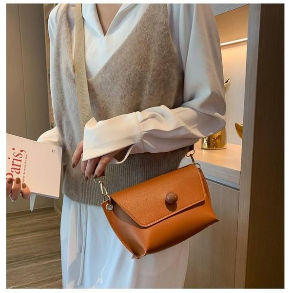 2020 new women's diagonal bag korean version of the pearl chain ladies shell bag fashion wild lady crossbody
2020 new women's diagonal bag korean version of the pearl chain ladies shell bag fashion wild lady crossbody