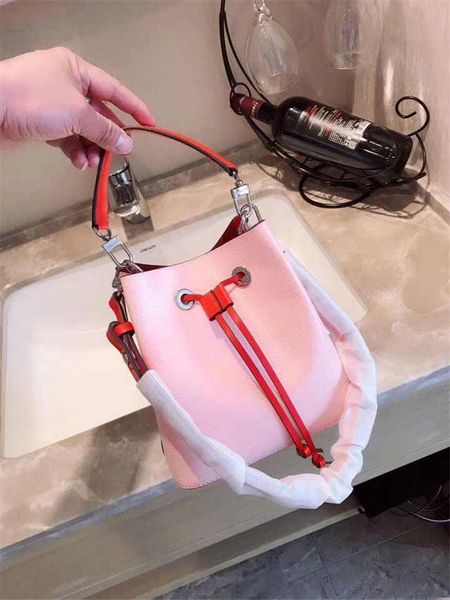 women designer handbags luxury bucket bags crossbody messenger shoulder bags chain bag 2019 new style ladies purses good pu leather
women designer handbags luxury bucket bags crossbody messenger shoulder bags chain bag 2019 new style ladies purses good pu leather