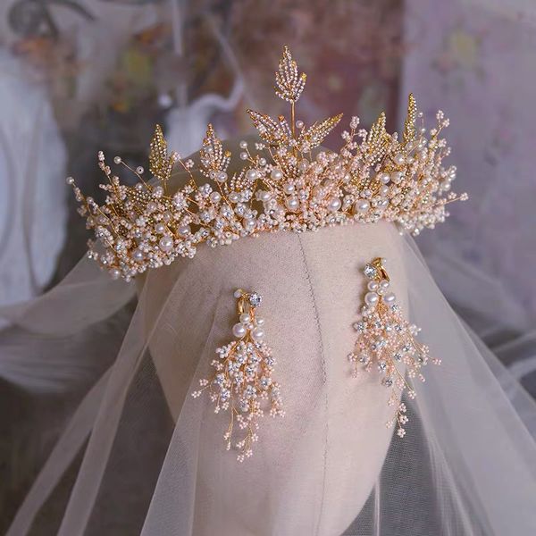 gorgeous handmade royal wedding tiara crowns with earring crystal brides headbands evening hair jewelry bridal hair accessory, Golden;white
gorgeous handmade royal wedding tiara crowns with earring crystal brides headbands evening hair jewelry bridal hair accessory, Golden;white