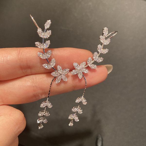 korean jewelry woman earrings 925 silver needle flower shaped branches clip zircon flower branches earrings fashion, Golden;silver
korean jewelry woman earrings 925 silver needle flower shaped branches clip zircon flower branches earrings fashion, Golden;silver