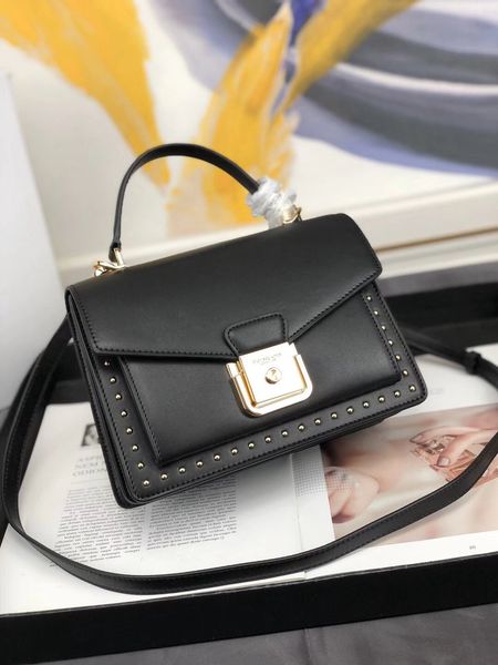 2020 new fashion rivet decoration single shoulder diagonal tote bag multiple colors mix and match multi-layer inner grid large capacity
2020 new fashion rivet decoration single shoulder diagonal tote bag multiple colors mix and match multi-layer inner grid large capacity