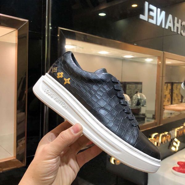 Новая мужская и женская повседневная обувь 2019 года, ограниченная серия, спортивная обувь с оригинальной упаковкой, код пары: 35-45
Новая мужская и женская повседневная обувь 2019 года, ограниченная серия, спортивная обувь с оригинальной упаковкой, код пары: 35-45