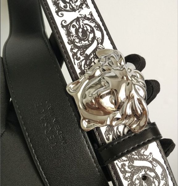 2020 high qualtiy mens woman brand belts alloy smooth buckle black color genuine leather belts for women waist belt d309, Black;brown
2020 high qualtiy mens woman brand belts alloy smooth buckle black color genuine leather belts for women waist belt d309, Black;brown