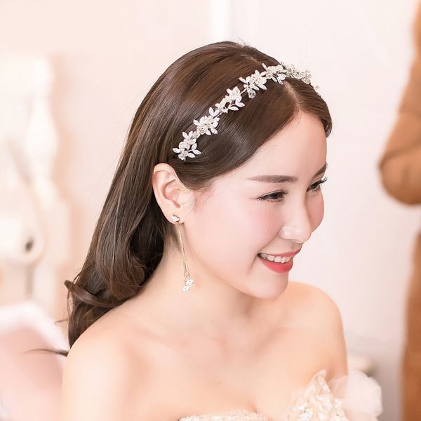 expert silver alloy diamond twist bead crystal hair hoop hair band luxurious exquisite bride woman headwear
expert silver alloy diamond twist bead crystal hair hoop hair band luxurious exquisite bride woman headwear