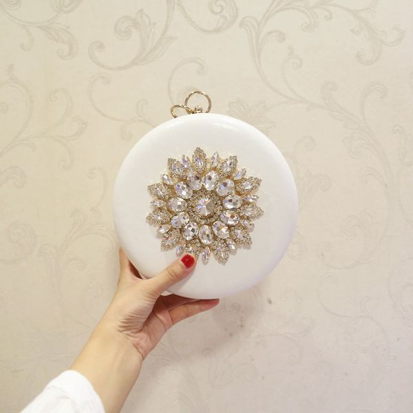 2020 new rhinestone round ball clutch handbag fashion simple wild chain dinner single shoulder diagonal bag purse
2020 new rhinestone round ball clutch handbag fashion simple wild chain dinner single shoulder diagonal bag purse