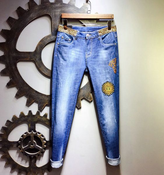 2020 luxury designer mens jeans denim fashion medusa embroidery brand pants mens jean motorcycle bike jeans high street designer pant, Blue
2020 luxury designer mens jeans denim fashion medusa embroidery brand pants mens jean motorcycle bike jeans high street designer pant, Blue