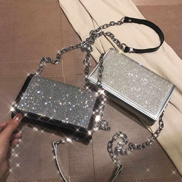 мода silver satin женщины сумки плеча конструктора цепная shiny diamonds женского crossbody сумка малые закрылки lady кошельки lady тотализа
мода silver satin женщины сумки плеча конструктора цепная shiny diamonds женского crossbody сумка малые закрылки lady кошельки lady тотализа