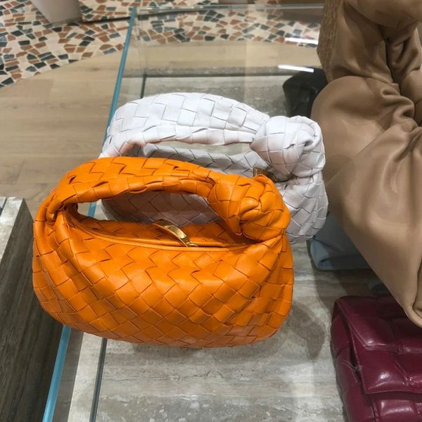 2020 new woven croissant niche underarm bag european and american fashion simple soft leather handbag leather handbag
2020 new woven croissant niche underarm bag european and american fashion simple soft leather handbag leather handbag