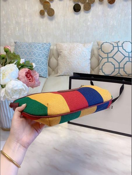 2020 casual fashion ladies handbag armpit bag essential for high-capacity travel
2020 casual fashion ladies handbag armpit bag essential for high-capacity travel