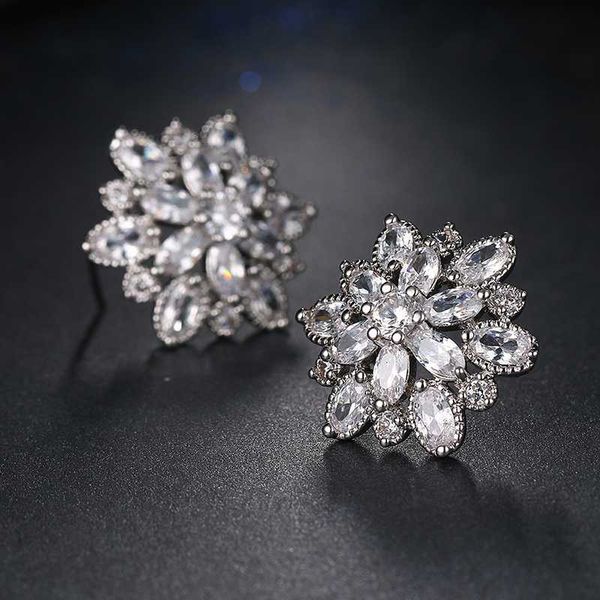 2020 new korean vintage sweet flower zirconia stud earrings for women crystal pendant jewelry, Golden;silver
2020 new korean vintage sweet flower zirconia stud earrings for women crystal pendant jewelry, Golden;silver