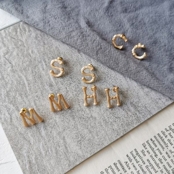 maxi personality simple style hip hop english alphabet earrings fashion temperament metal earrings, Golden;silver
maxi personality simple style hip hop english alphabet earrings fashion temperament metal earrings, Golden;silver
