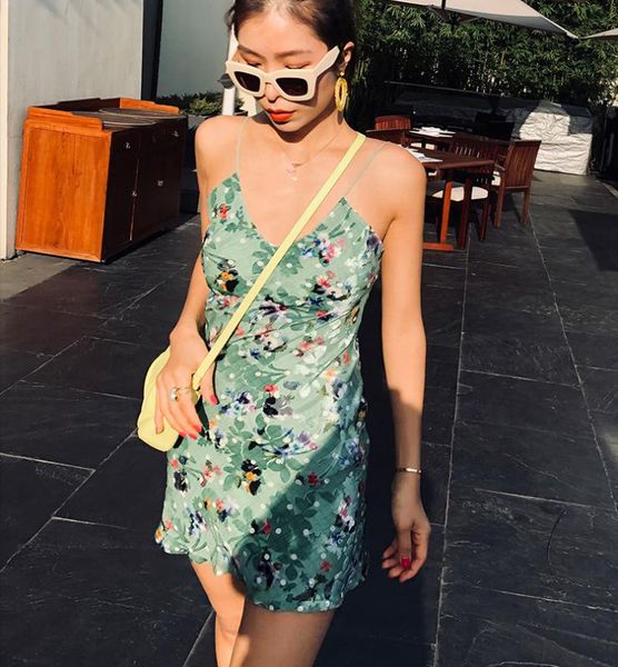 women fashion silk blend floral print v neck open back high waist mini dress with spaghetti strap, Black;gray
women fashion silk blend floral print v neck open back high waist mini dress with spaghetti strap, Black;gray