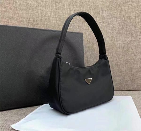 1212 global classic luxury matching fabric leather tote the highest quality handbag size 22 cm 15 cm 6 cm
1212 global classic luxury matching fabric leather tote the highest quality handbag size 22 cm 15 cm 6 cm