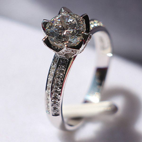 6.5mm test positive sterling silver lotus jewelry 1ct moissanite diamond ring engagement for women jewelry 18k white gold plated, Golden;silver
6.5mm test positive sterling silver lotus jewelry 1ct moissanite diamond ring engagement for women jewelry 18k white gold plated, Golden;silver