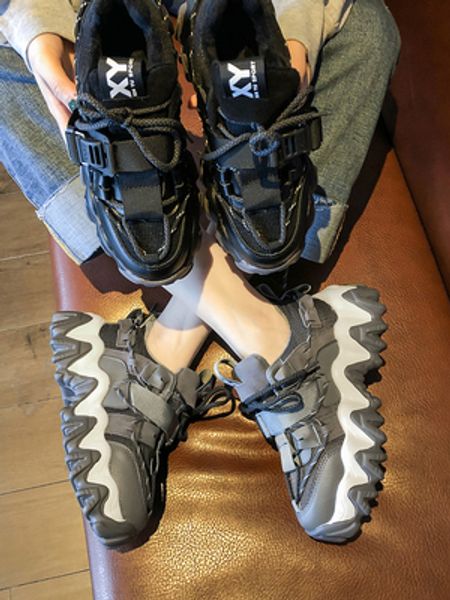 black old shoes female ins super fire 2020 winter new wild wave show foot small sports shoes tide
black old shoes female ins super fire 2020 winter new wild wave show foot small sports shoes tide