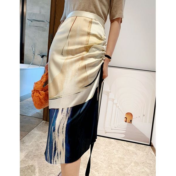 2020 silk, satin, oil painting, printing, silk, half skirt, medium length women's half skirt, Black
2020 silk, satin, oil painting, printing, silk, half skirt, medium length women's half skirt, Black