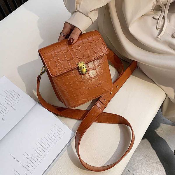 new solid color vintage leather crossbody bags women 2020 rivet small shoulder messenger bag female travel handbags and purse
new solid color vintage leather crossbody bags women 2020 rivet small shoulder messenger bag female travel handbags and purse