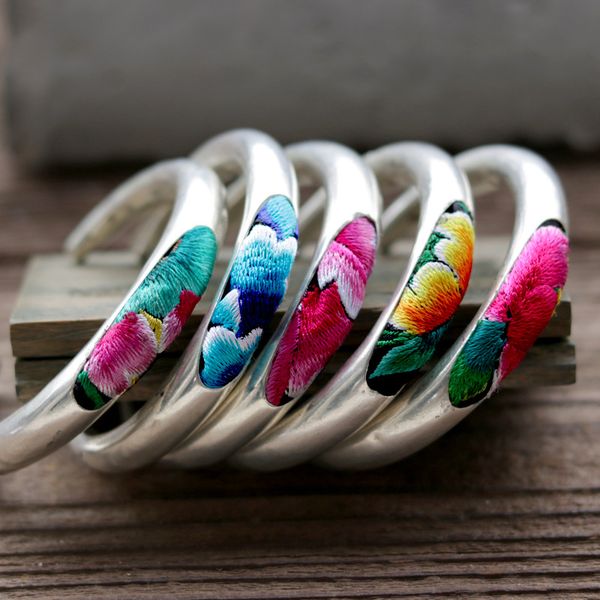 оригинальный национальный стиль браслет мяо вышивка мяо серебряный браслет цветной вышитый браслет этнические украшения, Black
оригинальный национальный стиль браслет мяо вышивка мяо серебряный браслет цветной вышитый браслет этнические украшения, Black