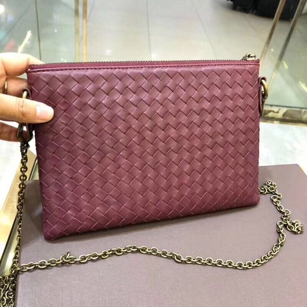 classic women's leather crossbody bag. stylish casual zip woven bag. detachable metal chain shoulder bag
classic women's leather crossbody bag. stylish casual zip woven bag. detachable metal chain shoulder bag