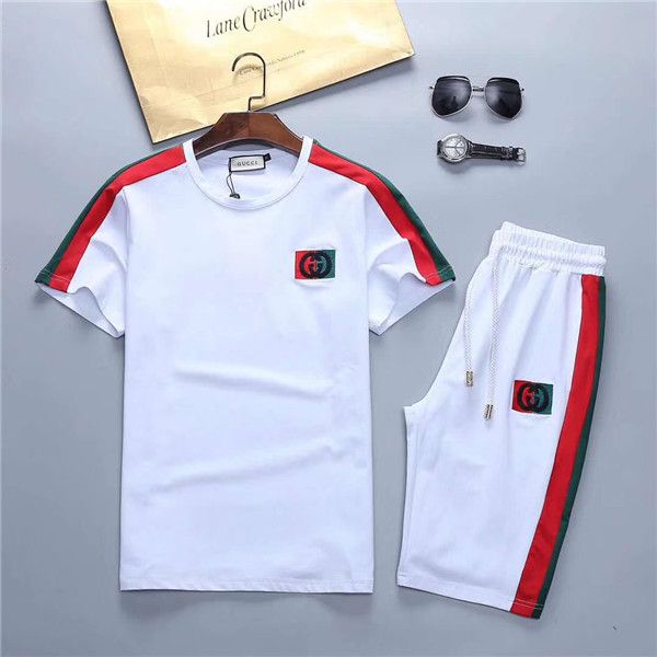 2020 new fashion casual sports suit men's short sleeves and shorts designer sportswear jogging training -xxxl, Gray
2020 new fashion casual sports suit men's short sleeves and shorts designer sportswear jogging training -xxxl, Gray