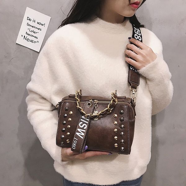 women's shoulder bag slant straddle bag vintage handbag 2020 new korean version rivet and bosh women's
women's shoulder bag slant straddle bag vintage handbag 2020 new korean version rivet and bosh women's