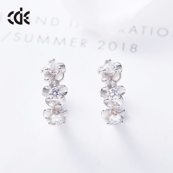 fashion-euro-american wind 925 silver romantic flower earrings swarovski crystal elegant earrings, Golden 
fashion-euro-american wind 925 silver romantic flower earrings swarovski crystal elegant earrings, Golden