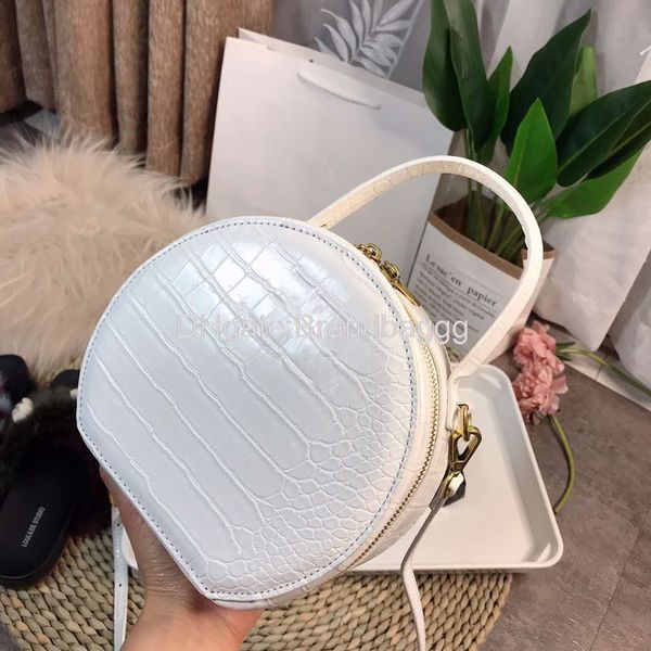 2020 designer round bag luxury shoulder bag designer wallet fashion women b letter brand genuine leather crossbody bag
2020 designer round bag luxury shoulder bag designer wallet fashion women b letter brand genuine leather crossbody bag