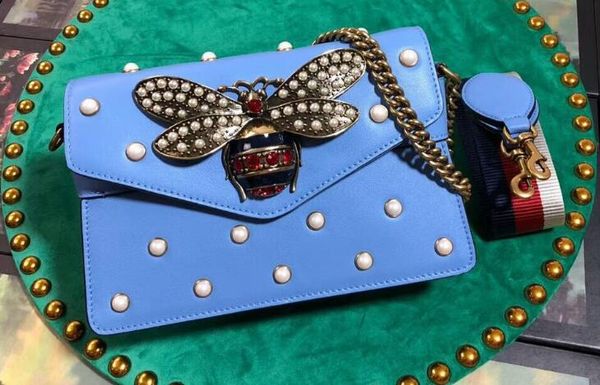 dhl 5a 453778 25cm broadway leather mini shoulder bag,metal bee with pearls,nylon web strap,come with dust bag+box+serial number
dhl 5a 453778 25cm broadway leather mini shoulder bag,metal bee with pearls,nylon web strap,come with dust bag+box+serial number