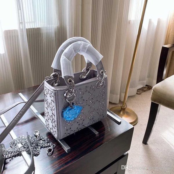 spring/summer 2020 collection silk series high-ranked imperial concubine bag lady's shoulder inclined shoulder bag handbag fashion chai
spring/summer 2020 collection silk series high-ranked imperial concubine bag lady's shoulder inclined shoulder bag handbag fashion chai