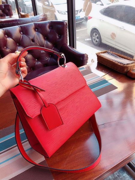 2020 fashion brand luxury shoulder bag designer handbags bleecker box two colors cross-body bag ing
2020 fashion brand luxury shoulder bag designer handbags bleecker box two colors cross-body bag ing