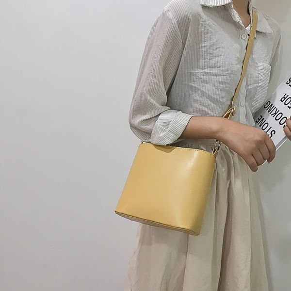 fashion casual women wild bucket bag retro sen simple pure color shoulder messenger bag hand for summer with zipper
fashion casual women wild bucket bag retro sen simple pure color shoulder messenger bag hand for summer with zipper