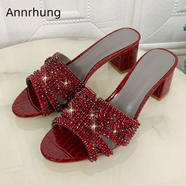 2020 summer rhinestone slippers women genuine leather stone grain med hoof heel open toe runway shoes woman, Black
2020 summer rhinestone slippers women genuine leather stone grain med hoof heel open toe runway shoes woman, Black