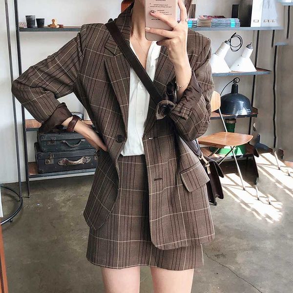 2020 spring and autumn retro lapel two button check plaid blazer fashion comfortable loose women's jacket blazer, White;black
2020 spring and autumn retro lapel two button check plaid blazer fashion comfortable loose women's jacket blazer, White;black