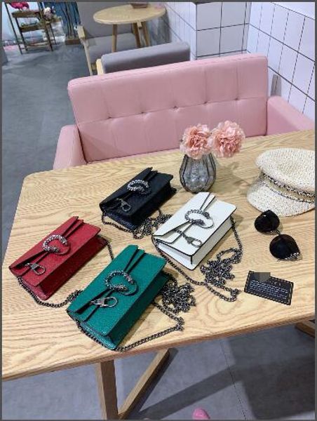 fashion designer handbag good quality lady's handbag practical chain shoulder bag straddle evening bag delivery, bag size 18cm
fashion designer handbag good quality lady's handbag practical chain shoulder bag straddle evening bag delivery, bag size 18cm