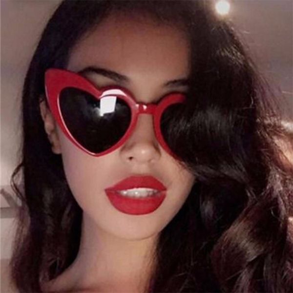 2019 new fashion heart shaped sunglasses women brand designer plastic reflective sun glasses uv400 girl love heart sunglasses, White;black
2019 new fashion heart shaped sunglasses women brand designer plastic reflective sun glasses uv400 girl love heart sunglasses, White;black